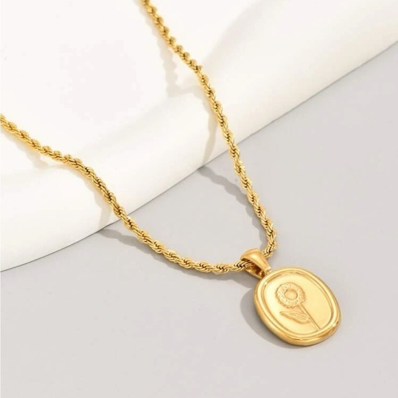 Jewelry - Gold Floral Rope Chain Necklace